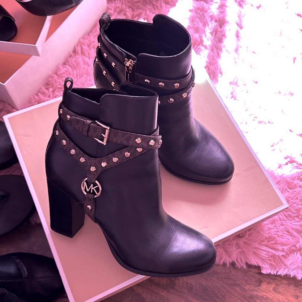 Woman shoes